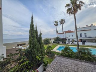 Reihenhaus in Bahía de Casares. Primera línea de playa en marina de casares  amplitud y vistas a