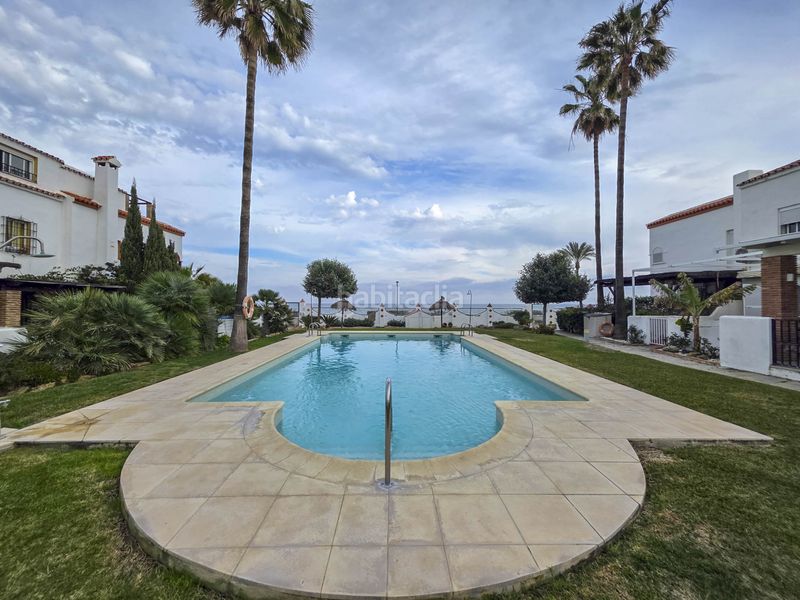 Foto 4fad2475-e095-4e73-9320-b8c3a037b284. Casa adossada amb piscina a bahía de Casares Casares