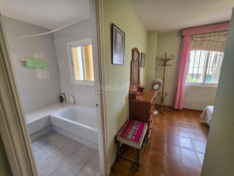 Foto bfe47fda-e5a7-41c5-a7c6-75fc94b9d6e6. Casa adossada amb piscina a bahía de Casares Casares