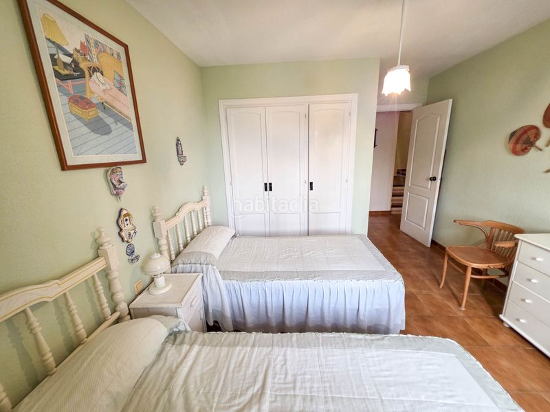 Foto fa227818-2257-47d8-b2dc-ff9d22e60672. Casa adossada amb piscina a bahía de Casares Casares