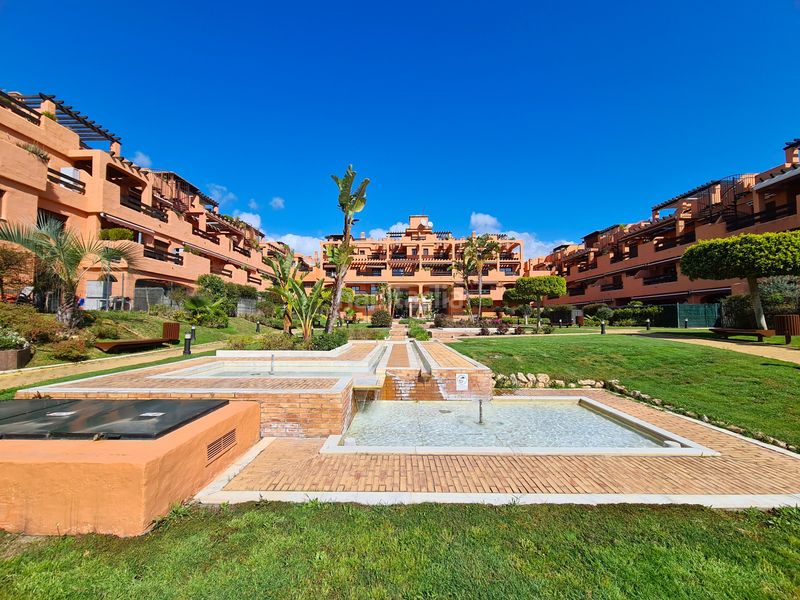 Foto 6b1384d8-4429-48ea-899f-976d8b0161f9. Apartament amb aparcament piscina a Centro Estepona