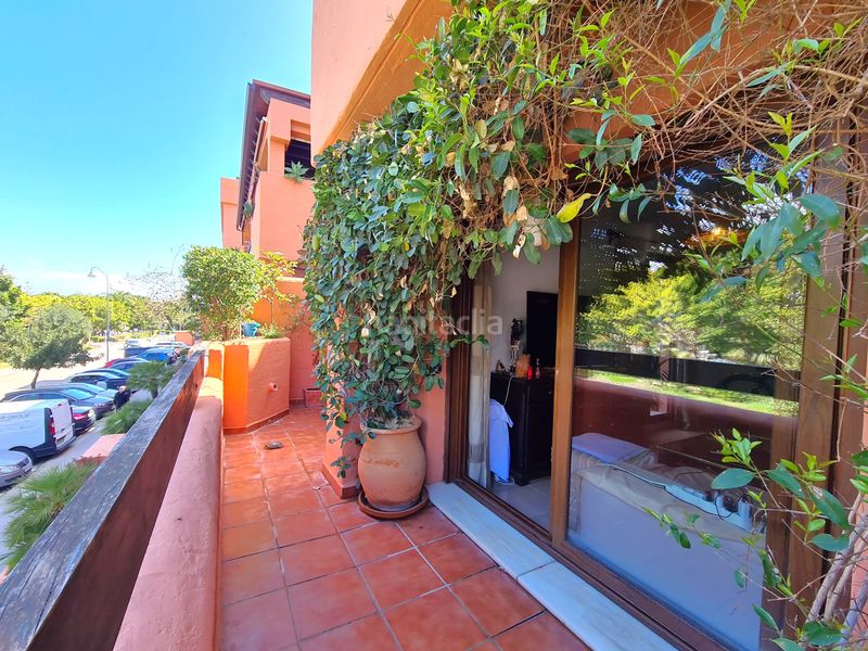 Foto c7961a1f-4f6d-49e0-9d19-aa46959112fb. Apartament amb aparcament piscina a Centro Estepona