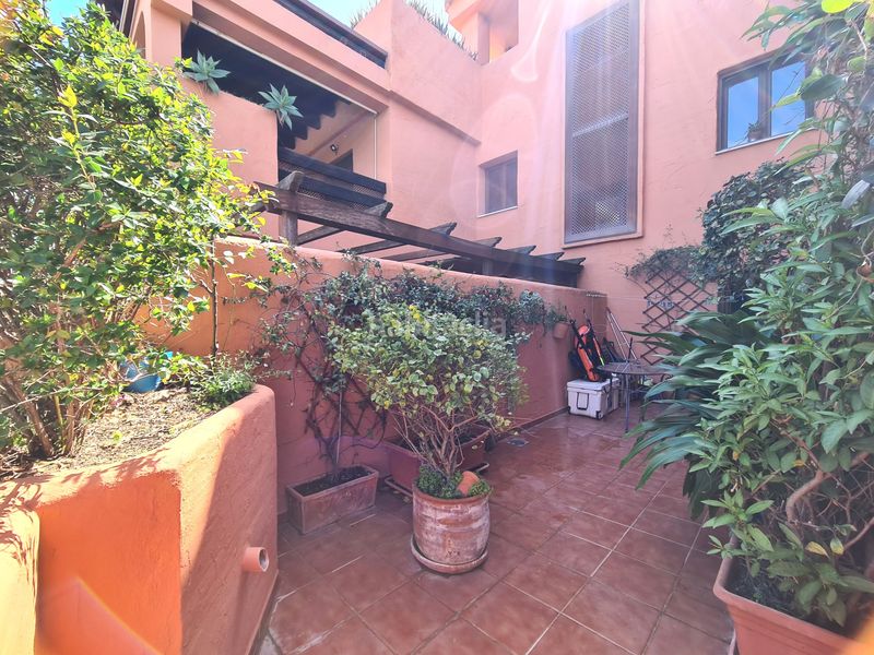 Foto c9427a96-cbd3-428b-ac1b-498c3d156cc2. Apartament amb aparcament piscina a Centro Estepona