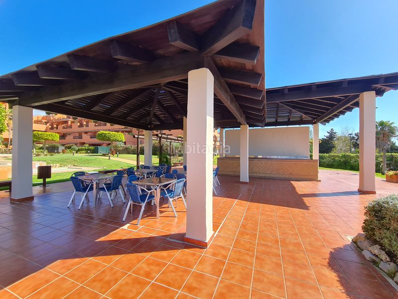 Foto d144abd7-305e-4f45-92bd-c2cd0c2d746b. Apartament amb aparcament piscina a Centro Estepona