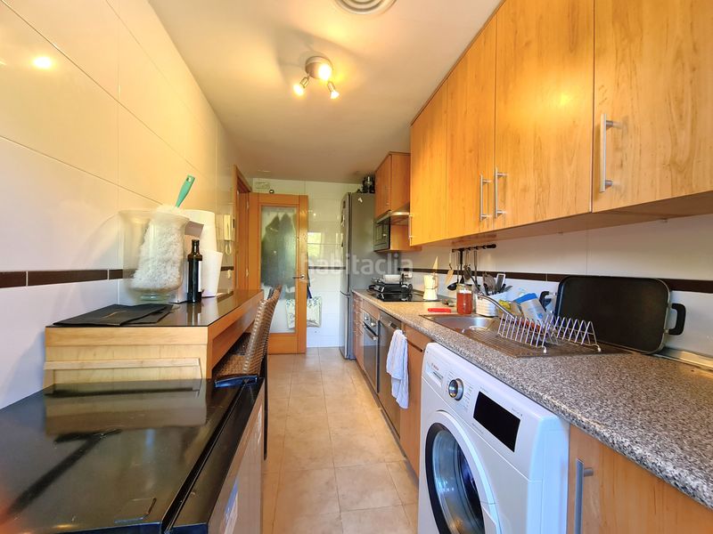 Foto dd99e618-1f97-42ba-9967-077f99b2cd47. Apartament amb aparcament piscina a Centro Estepona