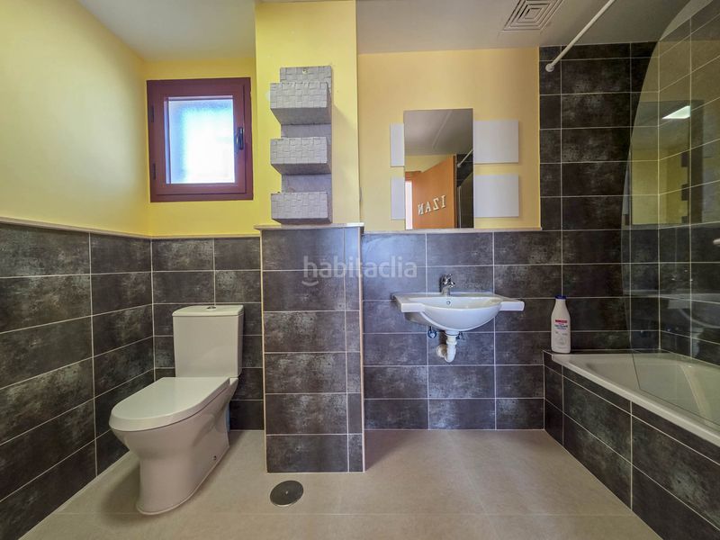 Foto 01a0ae13-41a6-4689-ad7f-6d79688458ee. Casa aparellada amb aparcament piscina a bahía de Casares Casares