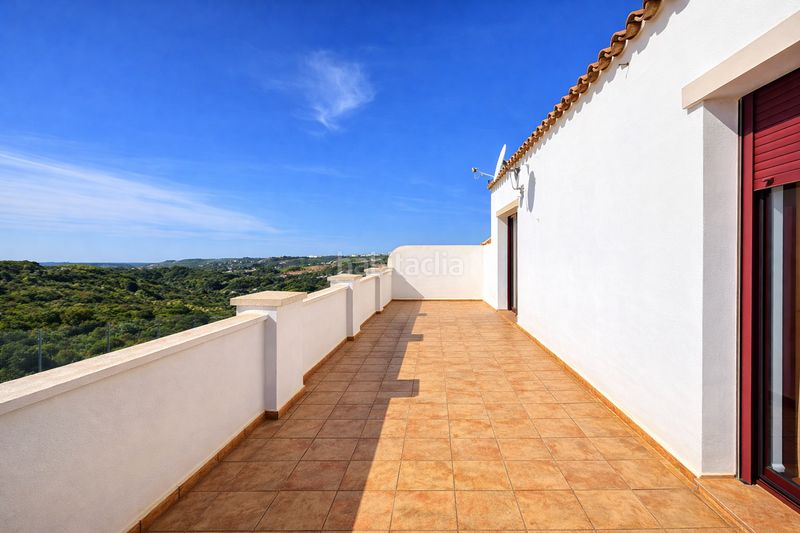 Foto 336a9128-8942-4d55-bf96-ac00af4b6195. Casa aparellada amb aparcament piscina a bahía de Casares Casares