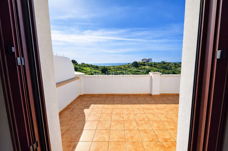 Foto 41f97bac-a619-442c-ae6a-84e48d946622. Casa aparellada amb aparcament piscina a bahía de Casares Casares