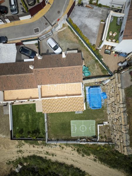 Foto 4bc9aec3-ca2c-4102-9a24-b8dd2a0b8145. Casa aparellada amb aparcament piscina a bahía de Casares Casares