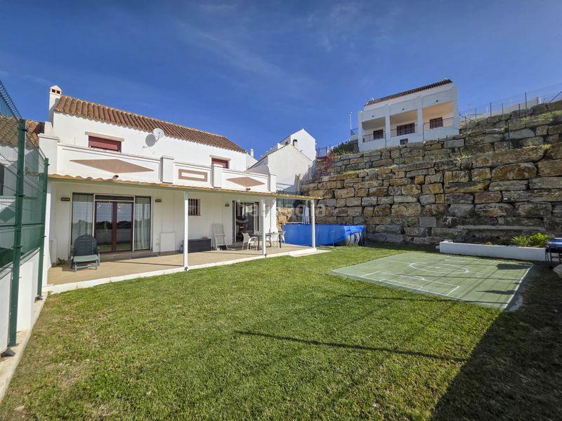 Foto 4da808a6-ed2a-4fa5-9c0f-bb6bdc8cf313. Casa aparellada amb aparcament piscina a bahía de Casares Casares