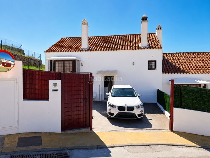 Foto 69c29989-d72f-41dd-ade1-caf1b2d8df95. Casa aparellada amb aparcament piscina a bahía de Casares Casares