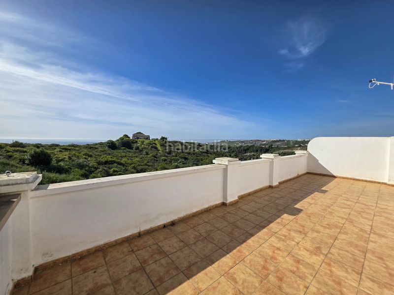 Foto 76637f2e-a87e-4c6e-a652-e5863c2afcd8. Casa aparellada amb aparcament piscina a bahía de Casares Casares