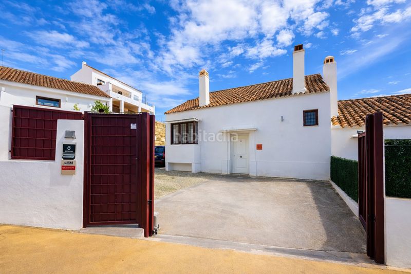 Foto 7de8070c-306f-42da-a9c5-4c4fb6e566e0. Casa aparellada amb aparcament piscina a bahía de Casares Casares