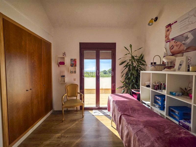 Foto bc272bbe-e976-48f0-a5fe-3bf6244df1b0. Casa aparellada amb aparcament piscina a bahía de Casares Casares