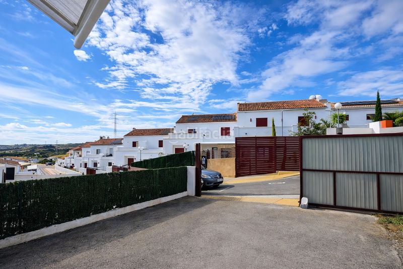 Foto bf35a1f2-bc65-44d9-bda2-64c877c10492. Casa aparellada amb aparcament piscina a bahía de Casares Casares