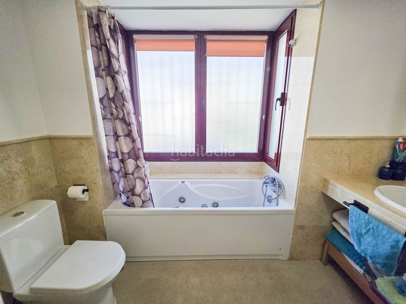 Foto c020167c-aeed-4aad-8b71-4eaaf70f0dd0. Casa aparellada amb aparcament piscina a bahía de Casares Casares
