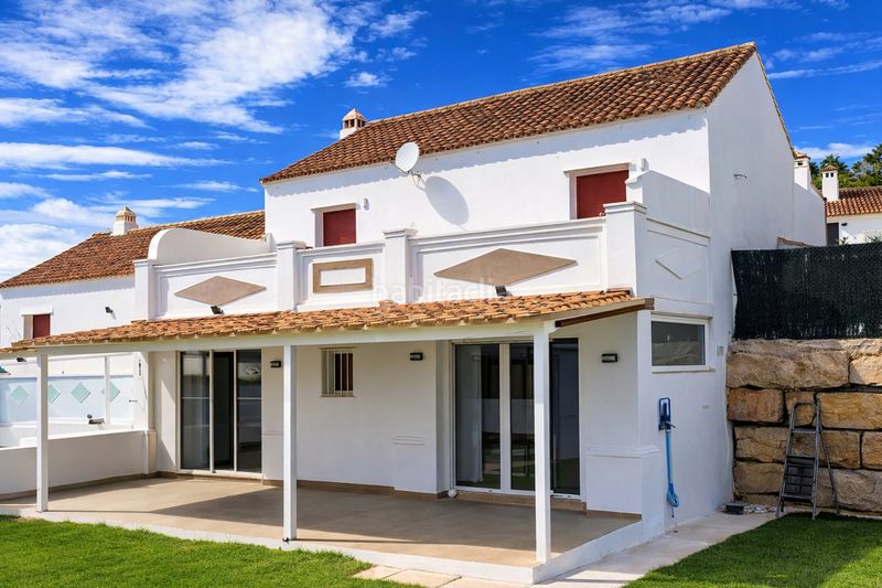 Foto eb52e0c6-505c-4cb7-9521-c5d878833cf4. Casa aparellada amb aparcament piscina a bahía de Casares Casares