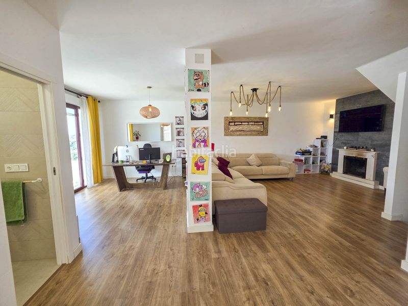 Foto f077bf65-6975-4976-93b7-a6a6d1891d0f. Casa aparellada amb aparcament piscina a bahía de Casares Casares