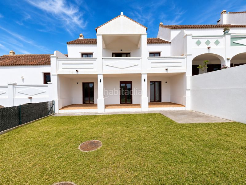 Foto ae4c3556-3441-4a4d-981a-4f5b8f8852fc. Casa adossada amb aparcament a bahía de Casares Casares