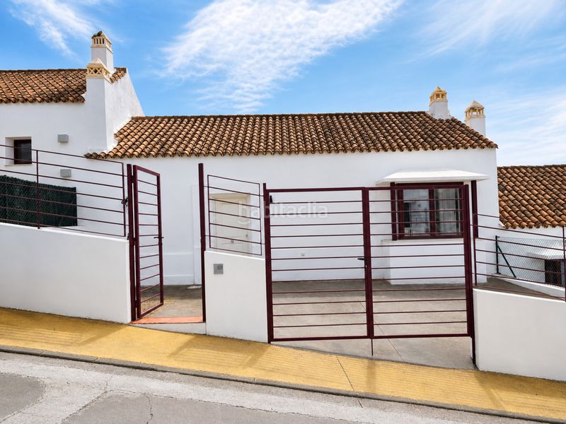 Foto c2eaafe5-9f9b-453a-b08f-fcf8f47f0f0f. Casa adossada amb aparcament a bahía de Casares Casares