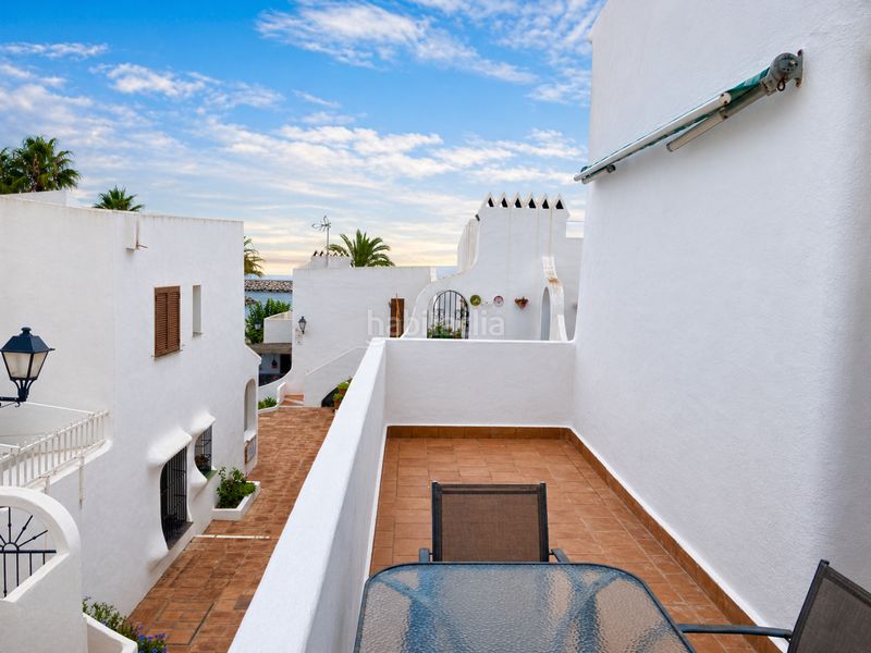 Foto ab3d9a7f-d64b-422a-97f5-5d3f36344c8e. Casa aparellada a La Duquesa Manilva