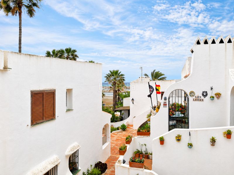 Foto cc7918cf-b9eb-4838-b25b-31a99295f8b6. Casa aparellada a La Duquesa Manilva