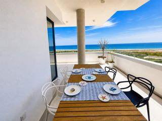 Penthouse in La Alcaidesa. Exclusivo ático dúplex con vistas impresionantes al mar en la al