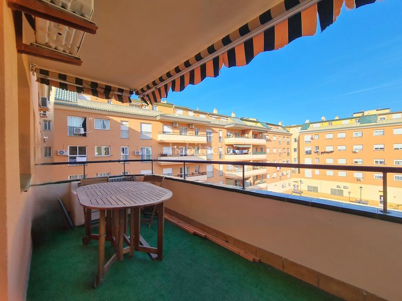 Foto 44ff9c22-2d69-4c46-aca8-306fc3f17e16. Apartament amb aparcament piscina a San Luis de Sabinillas Manilva