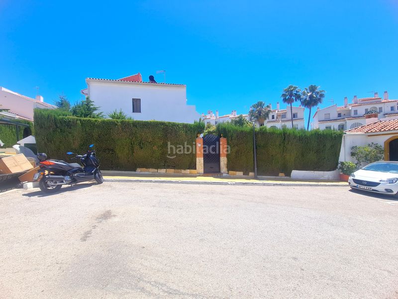 Foto 1db94679-ecc3-4217-8186-8606a263f312. Casa aparellada amb aparcament piscina a Sotoserena Estepona