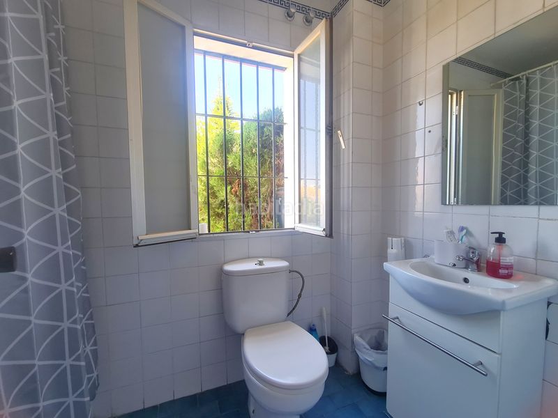 Foto dd615e59-d852-4731-9e20-5e50a87f974c. Casa aparellada amb aparcament piscina a Sotoserena Estepona