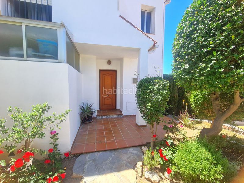 Foto e666c7a1-d989-49f6-ab59-2163b373878a. Casa aparellada amb aparcament piscina a Sotoserena Estepona