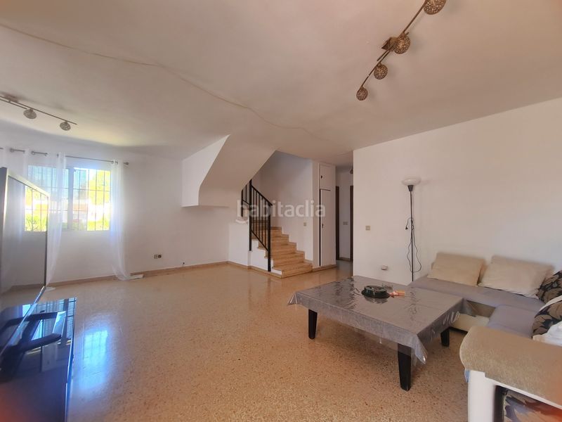Foto ee4bbcb2-5c96-489e-8b6f-4f626aef6224. Casa aparellada amb aparcament piscina a Sotoserena Estepona