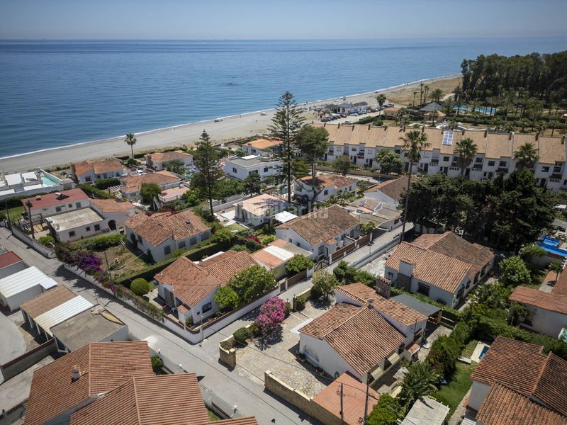 Foto 06ed6e8e-4bb0-4e63-ac16-aad990b0e256. Casa amb aparcament a La Duquesa Manilva