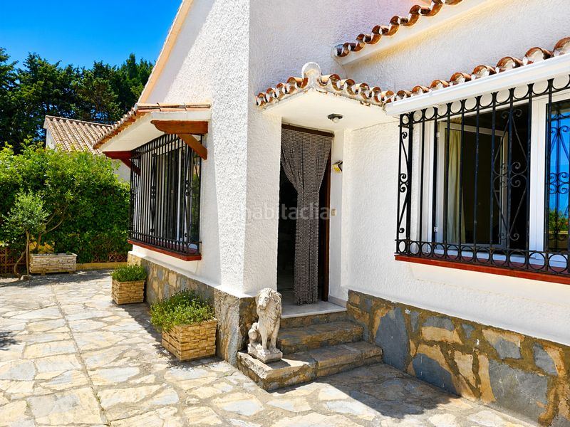 Foto 5213516f-a980-46a0-b171-7a64201df2ea. Casa amb aparcament a La Duquesa Manilva