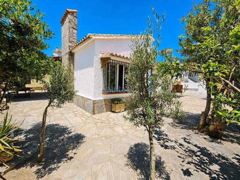 Foto 95d1757d-2aab-4290-8da4-360dfe44e7ef. Casa amb aparcament a La Duquesa Manilva