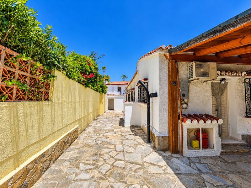 Foto e52f97d4-1643-4ddf-930d-9d73bbcf6b6a. Casa amb aparcament a La Duquesa Manilva