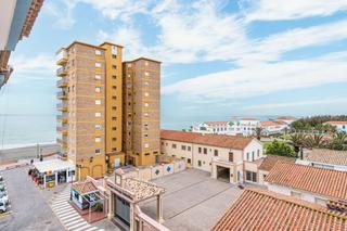 Apartamento en San Luis de Sabinillas. Apartamento de 3 dormitorios con vistas al mar en sabinillas.