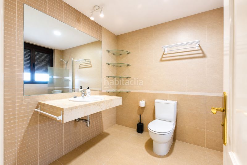 Foto 43b38445-b197-4038-89bd-5260963611b1. Apartament amb aparcament piscina a El Castillo Manilva