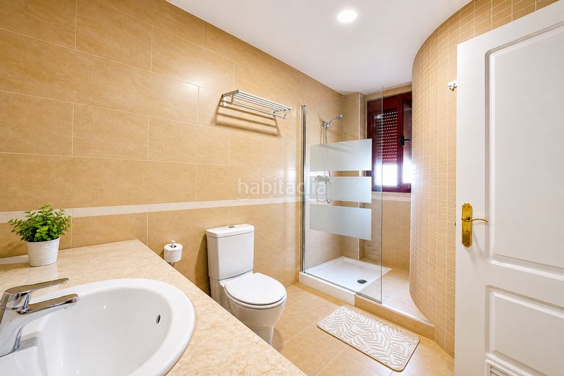 Foto c3f78f13-0452-49c0-b829-517a80c8fe39. Apartament amb aparcament piscina a El Castillo Manilva