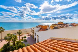 Penthouse  Duquesa arcos 4. Ático dúplex en primera línea de playa con vistas panorámicas al