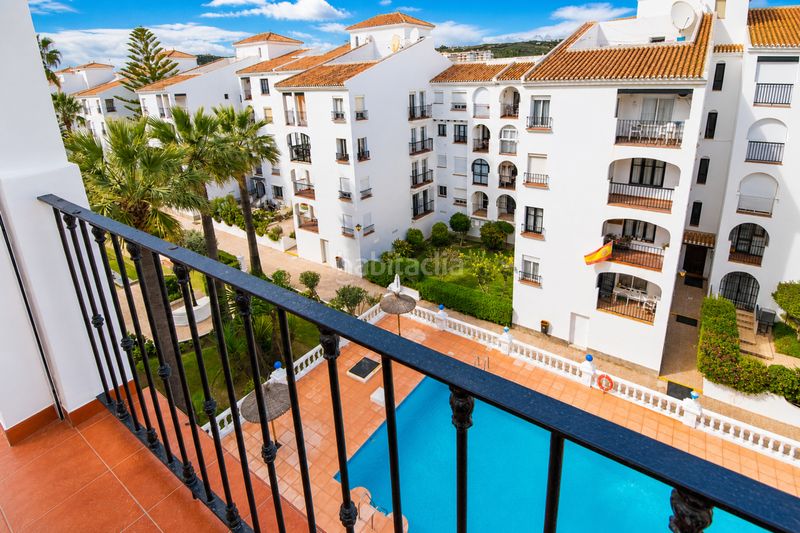 Foto b5b8a73a-e506-4960-bd86-a097fccef64c. Àtic amb aparcament piscina a San Luis de Sabinillas Manilva