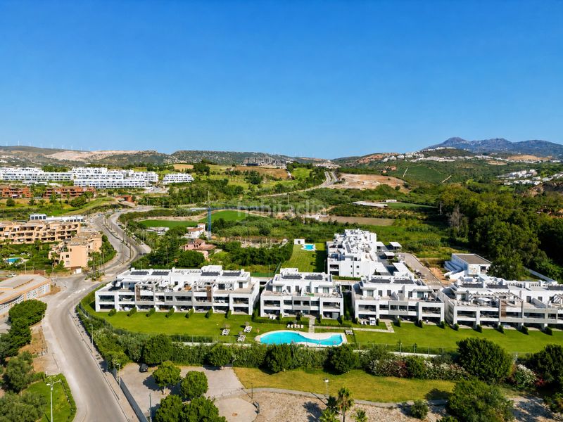 Foto 0d167d9e-20d9-449f-a35a-6a2905bcb421. Planta baja en antonio machado 2 apartamento con jardín privado playa en Casares