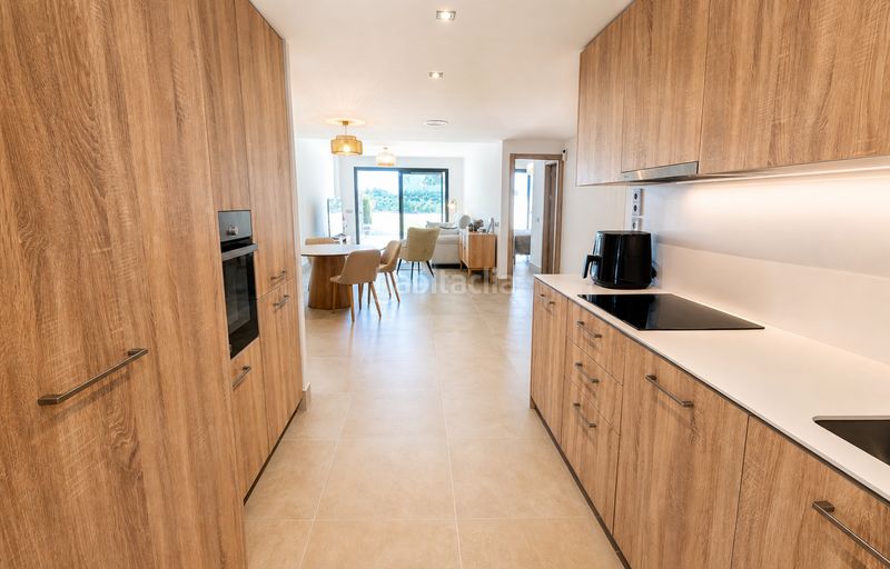 Foto 170f3a6d-6310-4972-ab5a-5ead8d082a86. Planta baja en antonio machado 2 apartamento con jardín privado playa en Casares