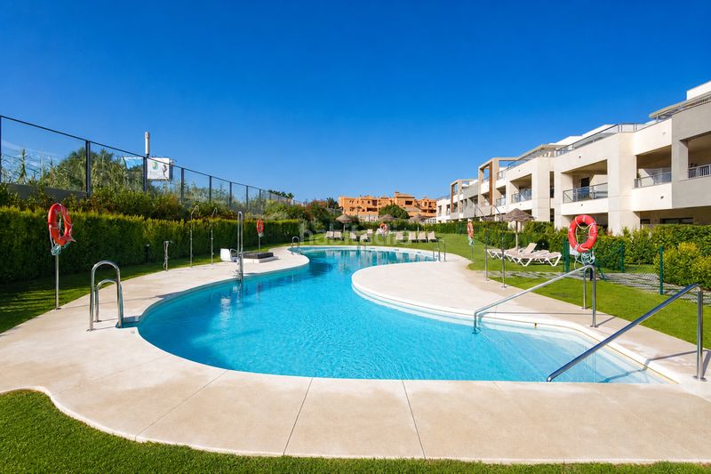 Foto 50b5985b-e3f3-495d-90a9-870af7b191e0. Planta baja en antonio machado 2 apartamento con jardín privado playa en Casares