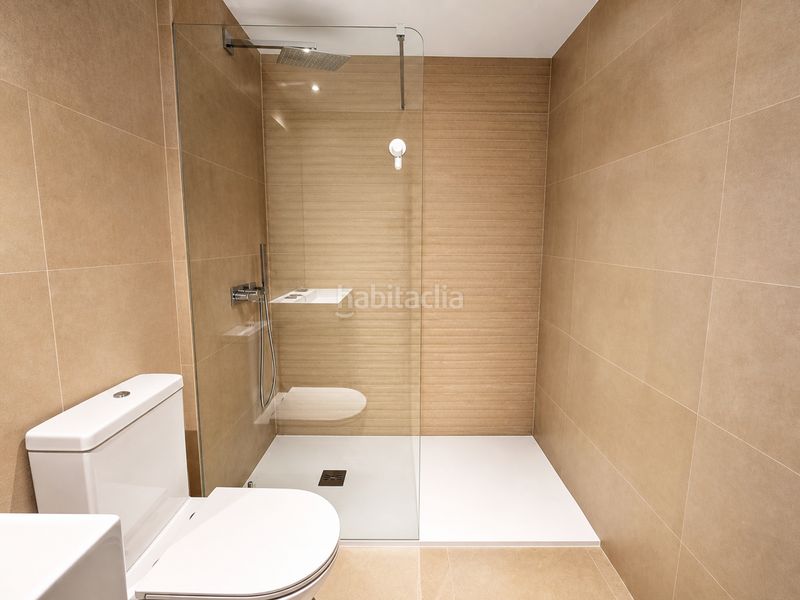 Foto 578c9d58-bd6d-47fb-8593-34494925f827. Planta baja en antonio machado 2 apartamento con jardín privado playa en Casares