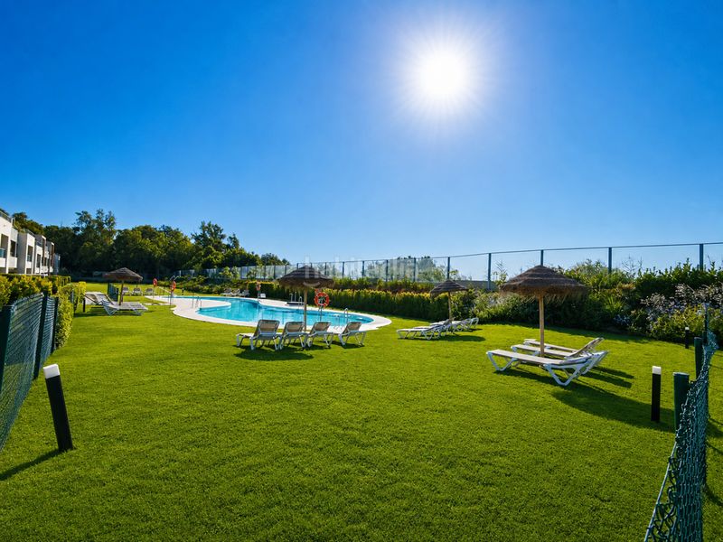 Foto 580db65e-2d3d-43f0-8d47-b04b3d39c53e. Planta baja en antonio machado 2 apartamento con jardín privado playa en Casares