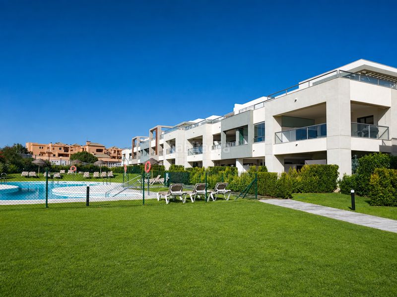 Foto 627ae5c6-3005-42d3-9181-d696da975e0e. Planta baja en antonio machado 2 apartamento con jardín privado playa en Casares
