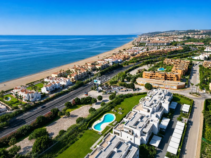 Foto 6d00a778-5527-4567-b79a-050dc42518fa. Planta baja en antonio machado 2 apartamento con jardín privado playa en Casares