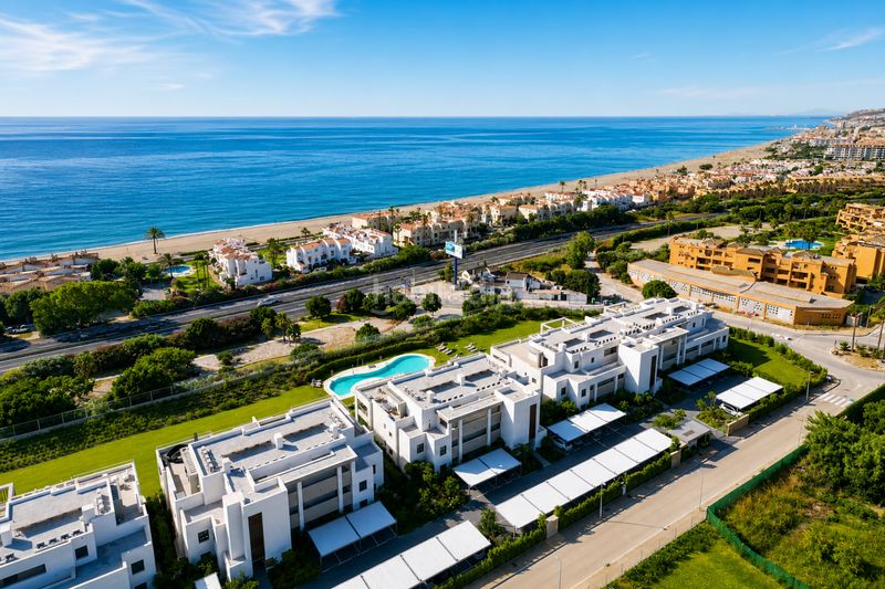 Foto b156f1ec-cd1f-4507-b707-fc42cc62d20d. Planta baja en antonio machado 2 apartamento con jardín privado playa en Casares
