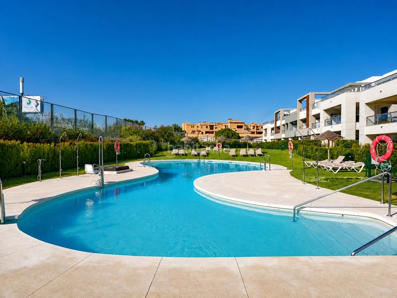 Foto c4642bf8-85c6-413b-bf90-3ed486b29707. Planta baja en antonio machado 2 apartamento con jardín privado playa en Casares